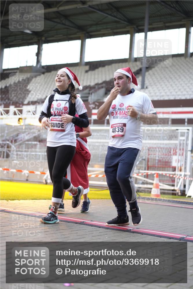 07.12.2025 - St. Pauli X-Mass-Run No. 15 Patografie http://msf.ph/oto/9369918 07.12.2025 11:29:45 Ziel 859, 882, 1922, 1924, 1925, 2787, 2838, 2840, 4651, 4839 meine-sportfotos.de
