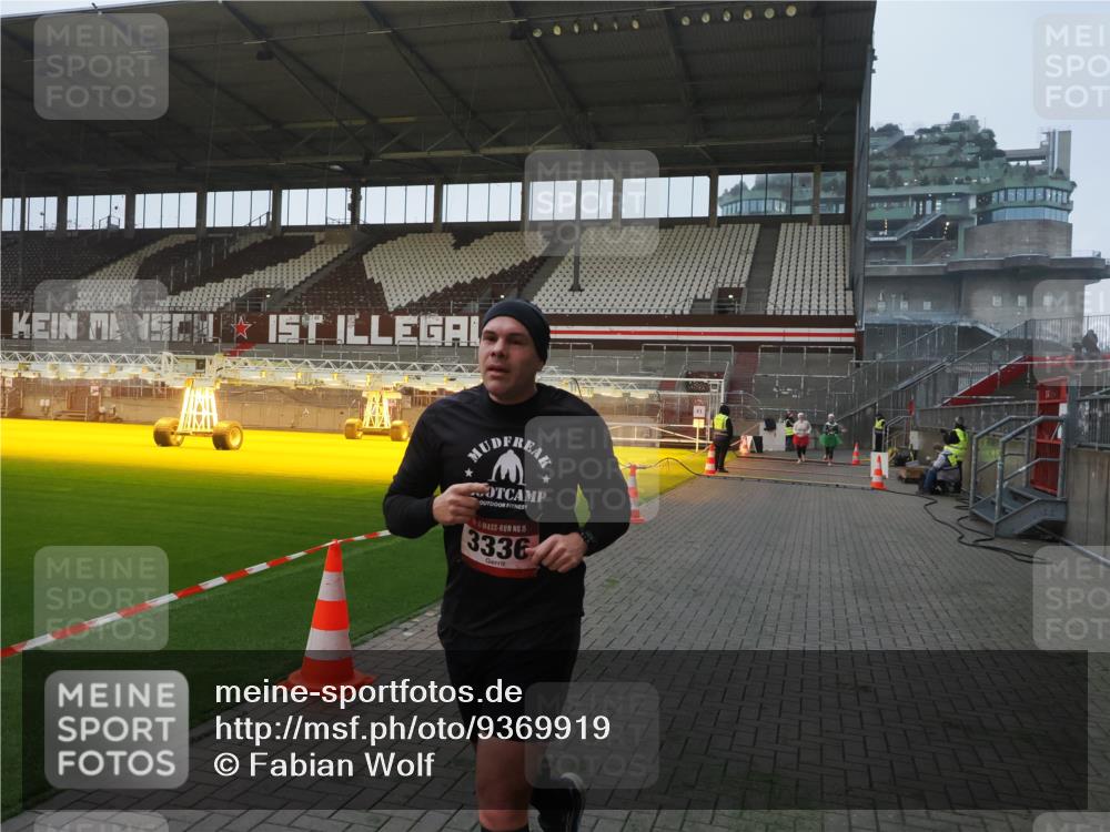 07.12.2025 - St. Pauli X-Mass-Run No. 15 Fabian Wolf http://msf.ph/oto/9369919 07.12.2025 10:00:24 Ziel 3336, 4129 meine-sportfotos.de