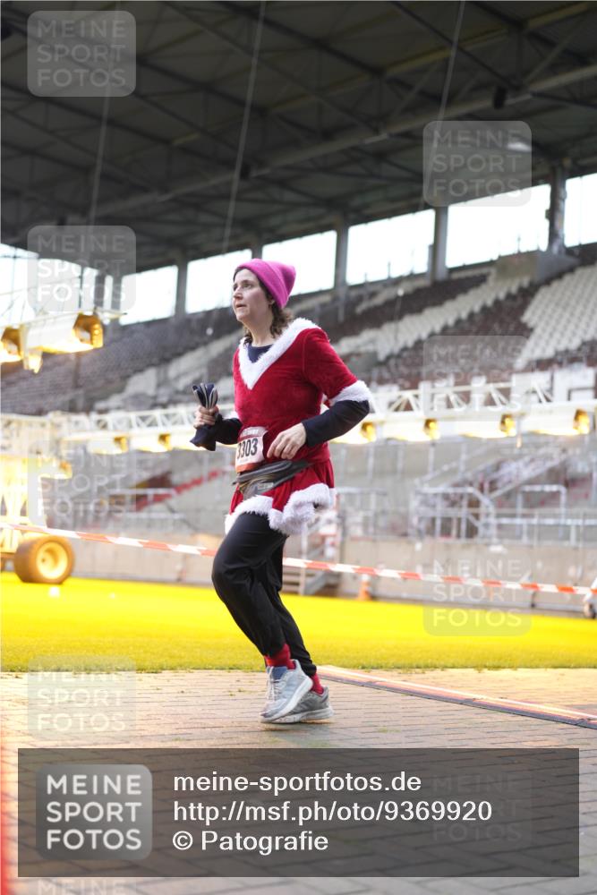 07.12.2025 - St. Pauli X-Mass-Run No. 15 Patografie http://msf.ph/oto/9369920 07.12.2025 11:29:54 Ziel 1941, 2787, 2838, 2840, 3303, 4651, 4839 meine-sportfotos.de