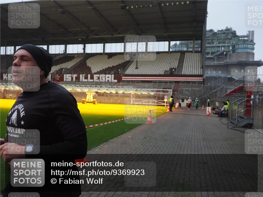 07.12.2025 - St. Pauli X-Mass-Run No. 15 Fabian Wolf http://msf.ph/oto/9369923 07.12.2025 10:00:25 Ziel 3336, 4129 meine-sportfotos.de