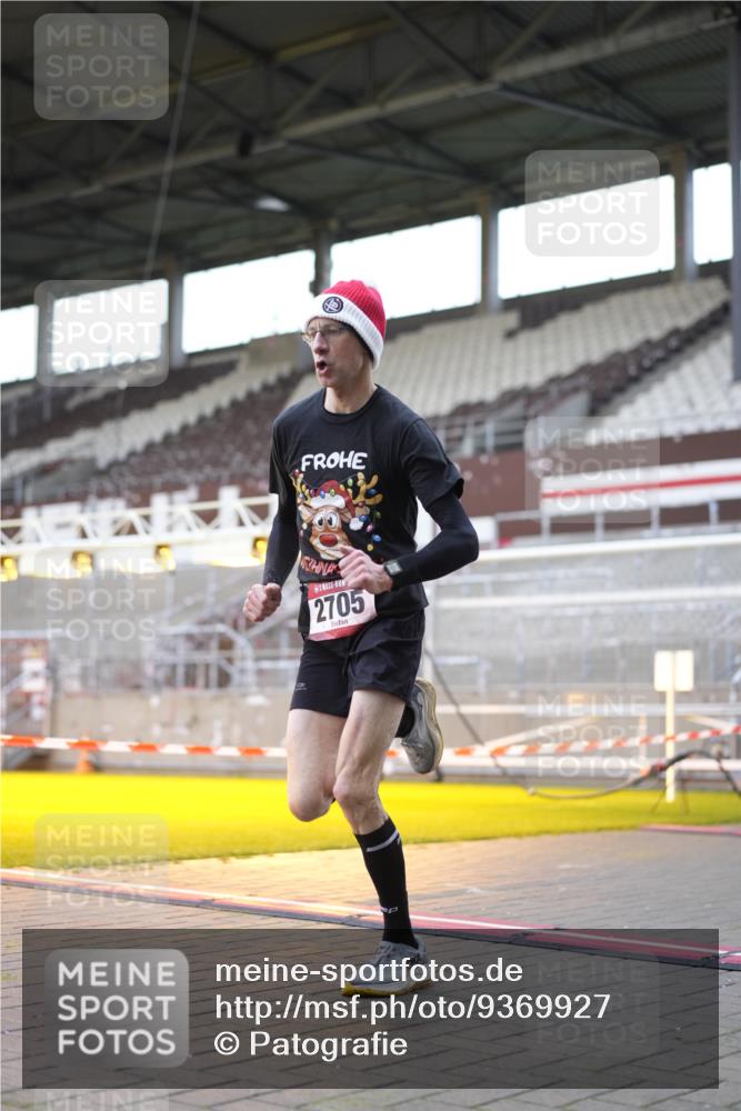 07.12.2025 - St. Pauli X-Mass-Run No. 15 Patografie http://msf.ph/oto/9369927 07.12.2025 11:30:04 Ziel 1941, 2705, 3303 meine-sportfotos.de