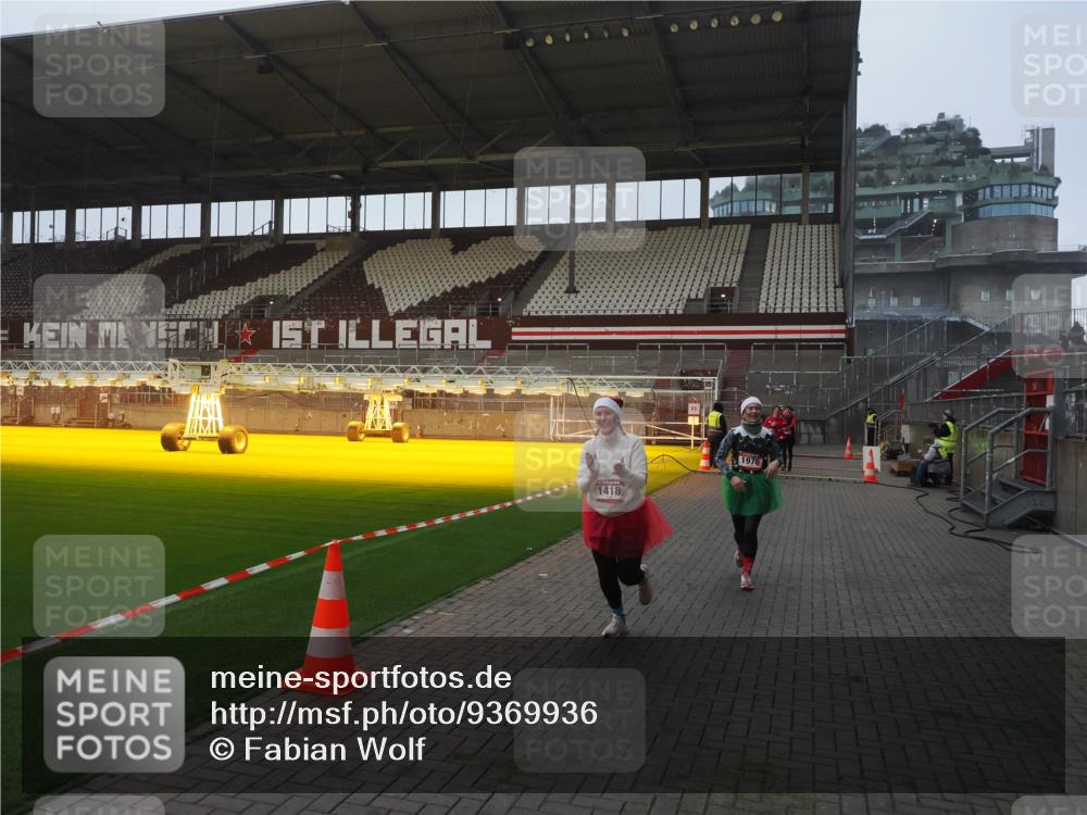 07.12.2025 - St. Pauli X-Mass-Run No. 15 Fabian Wolf http://msf.ph/oto/9369936 07.12.2025 10:00:33 Ziel 855, 1418, 1976, 2348, 3336 meine-sportfotos.de