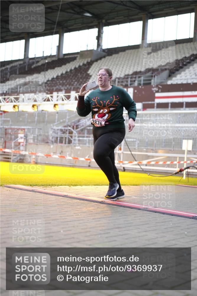 07.12.2025 - St. Pauli X-Mass-Run No. 15 Patografie http://msf.ph/oto/9369937 07.12.2025 11:30:18 Ziel 2020, 2509, 2705, 2876 meine-sportfotos.de