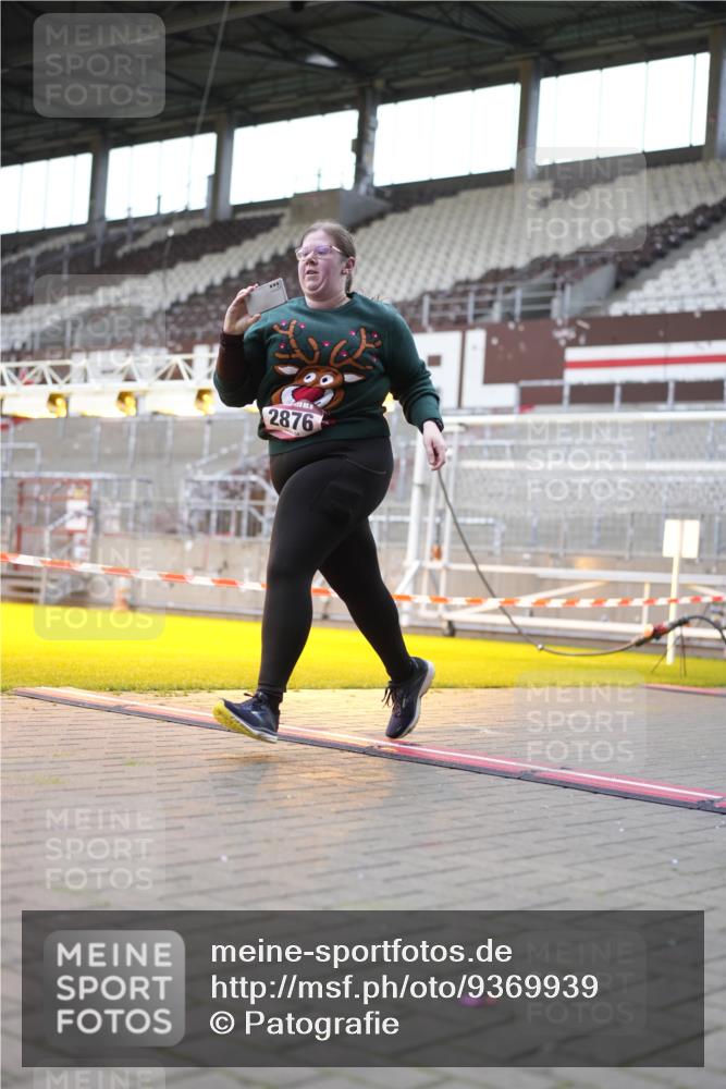 07.12.2025 - St. Pauli X-Mass-Run No. 15 Patografie http://msf.ph/oto/9369939 07.12.2025 11:30:18 Ziel 2020, 2509, 2705, 2876 meine-sportfotos.de