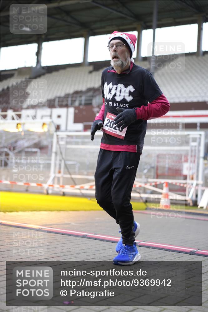 07.12.2025 - St. Pauli X-Mass-Run No. 15 Patografie http://msf.ph/oto/9369942 07.12.2025 11:30:20 Ziel 2020, 2509, 2876 meine-sportfotos.de