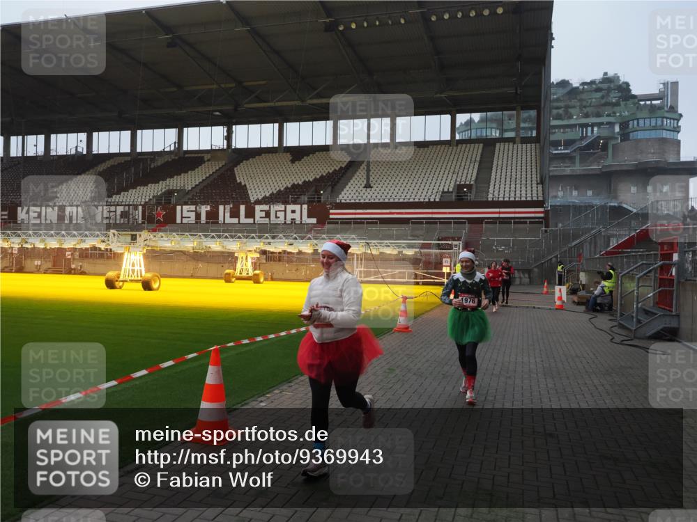 07.12.2025 - St. Pauli X-Mass-Run No. 15 Fabian Wolf http://msf.ph/oto/9369943 07.12.2025 10:00:33 Ziel 855, 1418, 1976, 2348, 3336 meine-sportfotos.de