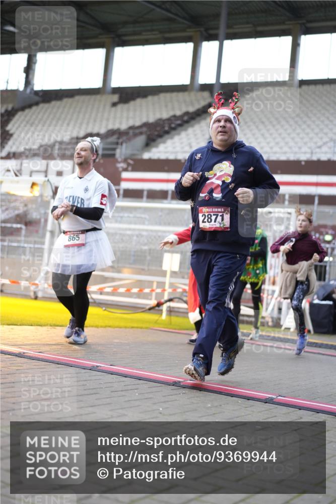 07.12.2025 - St. Pauli X-Mass-Run No. 15 Patografie http://msf.ph/oto/9369944 07.12.2025 11:30:35 Ziel 865, 870, 872, 2308, 2319, 2871 meine-sportfotos.de