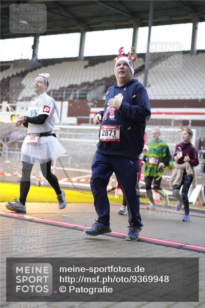 07.12.2025 - St. Pauli X-Mass-Run No. 15 Patografie http://msf.ph/oto/9369948 07.12.2025 11:30:35 Ziel 865, 870, 872, 2308, 2319, 2871 meine-sportfotos.de