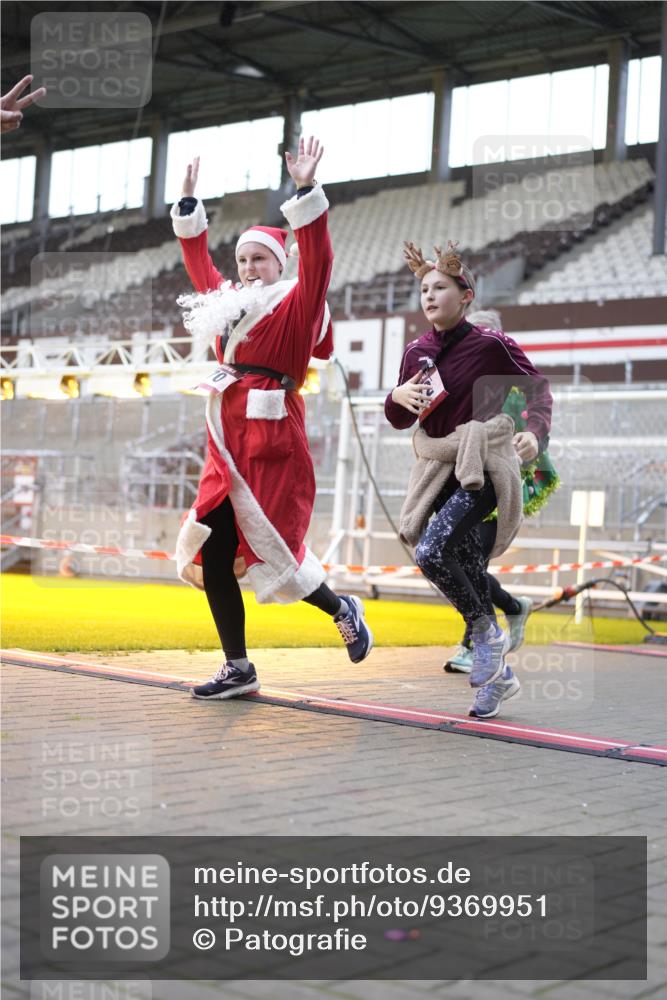 07.12.2025 - St. Pauli X-Mass-Run No. 15 Patografie http://msf.ph/oto/9369951 07.12.2025 11:30:36 Ziel 865, 870, 872, 2308, 2317, 2319, 2871 meine-sportfotos.de