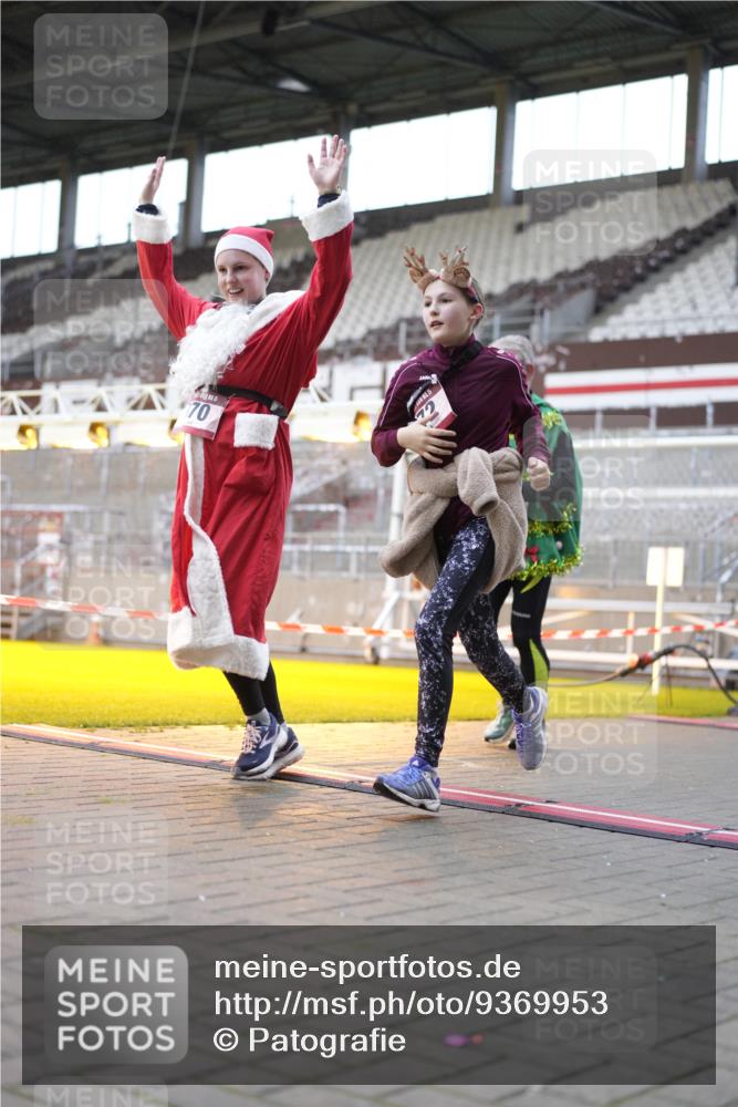 07.12.2025 - St. Pauli X-Mass-Run No. 15 Patografie http://msf.ph/oto/9369953 07.12.2025 11:30:36 Ziel 865, 870, 872, 2308, 2317, 2319, 2871 meine-sportfotos.de