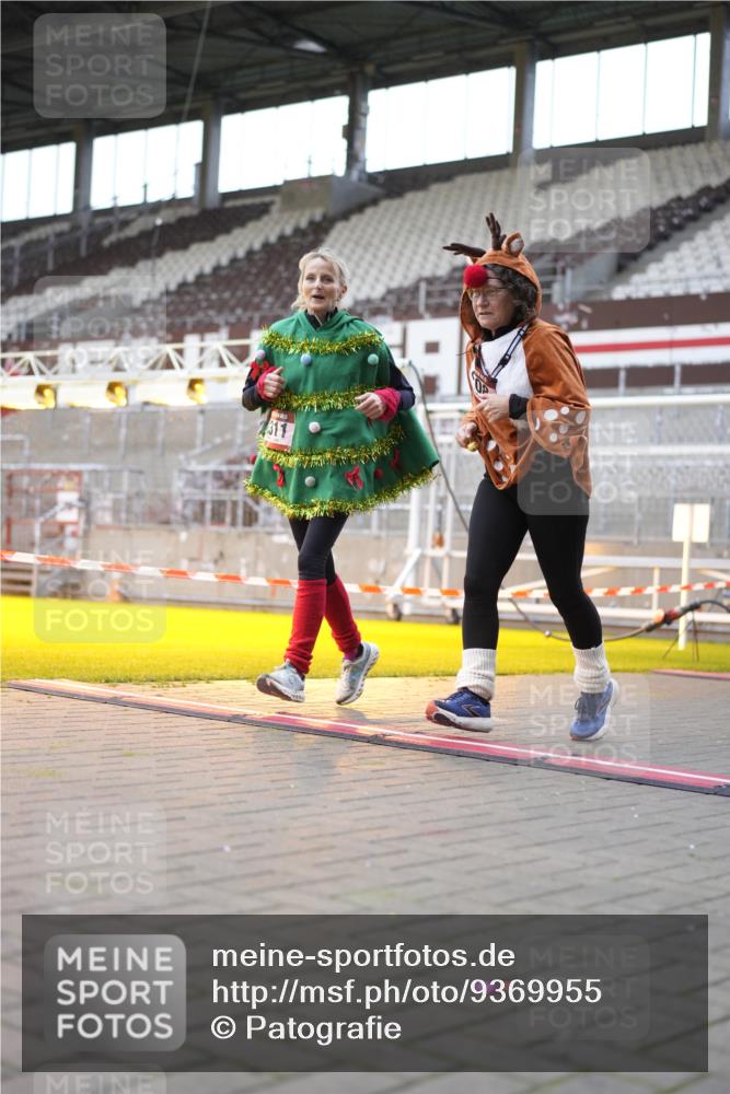 07.12.2025 - St. Pauli X-Mass-Run No. 15 Patografie http://msf.ph/oto/9369955 07.12.2025 11:30:40 Ziel 487, 539, 579, 581, 848, 865, 870, 872, 2307, 2308, 2311, 2314, 2317, 2319, 2449, 2450, 2871 meine-sportfotos.de