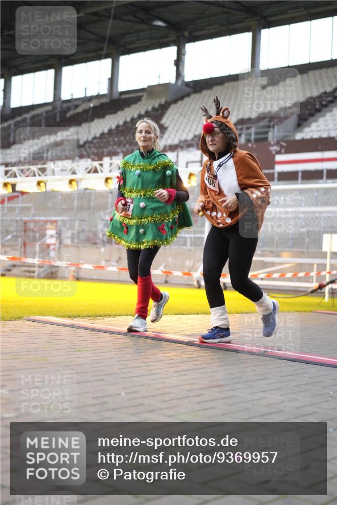 07.12.2025 - St. Pauli X-Mass-Run No. 15 Patografie http://msf.ph/oto/9369957 07.12.2025 11:30:41 Ziel 487, 539, 579, 581, 848, 865, 870, 872, 2307, 2308, 2311, 2314, 2317, 2319, 2449, 2450, 2871 meine-sportfotos.de