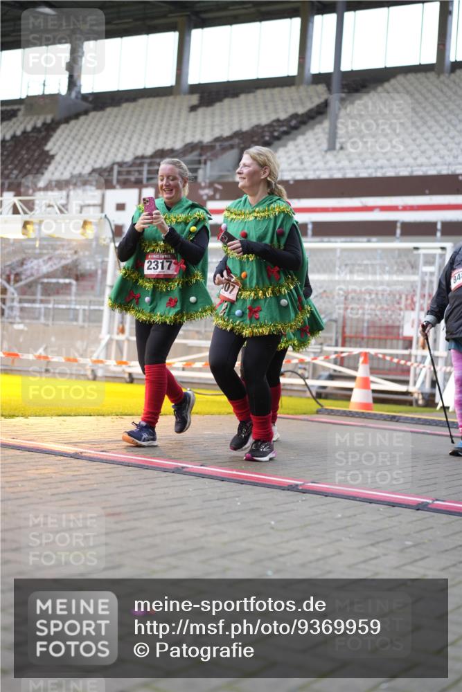 07.12.2025 - St. Pauli X-Mass-Run No. 15 Patografie http://msf.ph/oto/9369959 07.12.2025 11:30:42 Ziel 487, 539, 579, 581, 848, 865, 870, 872, 2307, 2308, 2311, 2314, 2317, 2319, 2449, 2450, 2871 meine-sportfotos.de