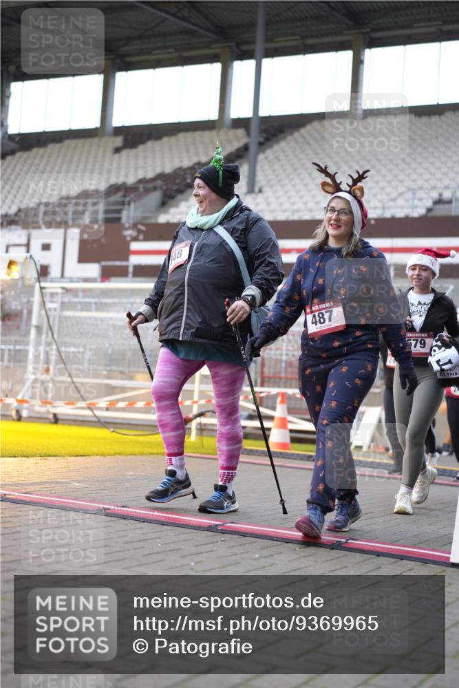 07.12.2025 - St. Pauli X-Mass-Run No. 15 Patografie http://msf.ph/oto/9369965 07.12.2025 11:30:44 Ziel 487, 539, 554, 579, 581, 848, 865, 870, 872, 2307, 2308, 2311, 2314, 2317, 2319, 2449, 2450, 2871, 3328 meine-sportfotos.de