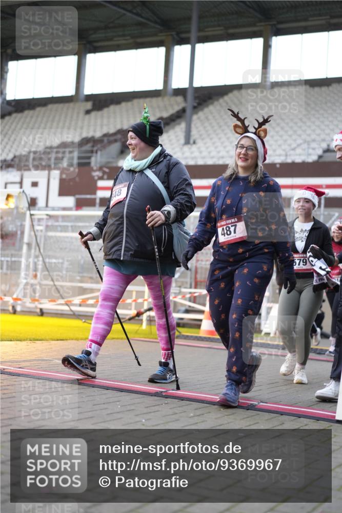 07.12.2025 - St. Pauli X-Mass-Run No. 15 Patografie http://msf.ph/oto/9369967 07.12.2025 11:30:44 Ziel 487, 539, 554, 579, 581, 848, 865, 870, 872, 2307, 2308, 2311, 2314, 2317, 2319, 2449, 2450, 2871, 3328 meine-sportfotos.de