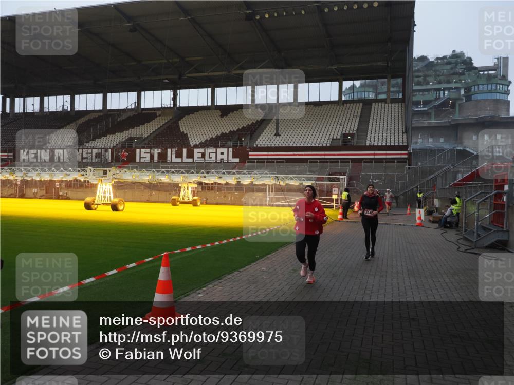07.12.2025 - St. Pauli X-Mass-Run No. 15 Fabian Wolf http://msf.ph/oto/9369975 07.12.2025 10:00:38 Ziel 855, 1418, 1976, 2348 meine-sportfotos.de