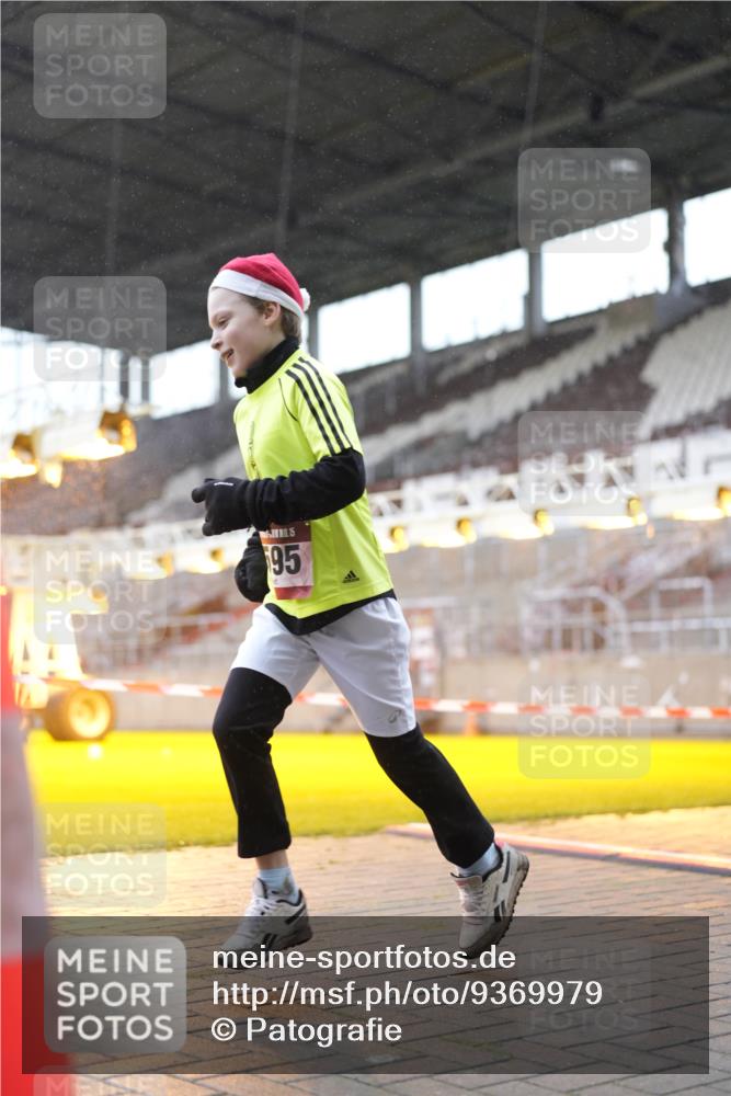 07.12.2025 - St. Pauli X-Mass-Run No. 15 Patografie http://msf.ph/oto/9369979 07.12.2025 11:30:53 Ziel 203, 487, 539, 554, 579, 581, 848, 1595, 2307, 2308, 2311, 2314, 2317, 2449, 2450, 3328 meine-sportfotos.de