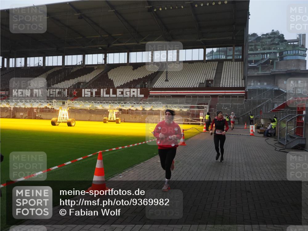 07.12.2025 - St. Pauli X-Mass-Run No. 15 Fabian Wolf http://msf.ph/oto/9369982 07.12.2025 10:00:38 Ziel 855, 1418, 1976, 2348 meine-sportfotos.de