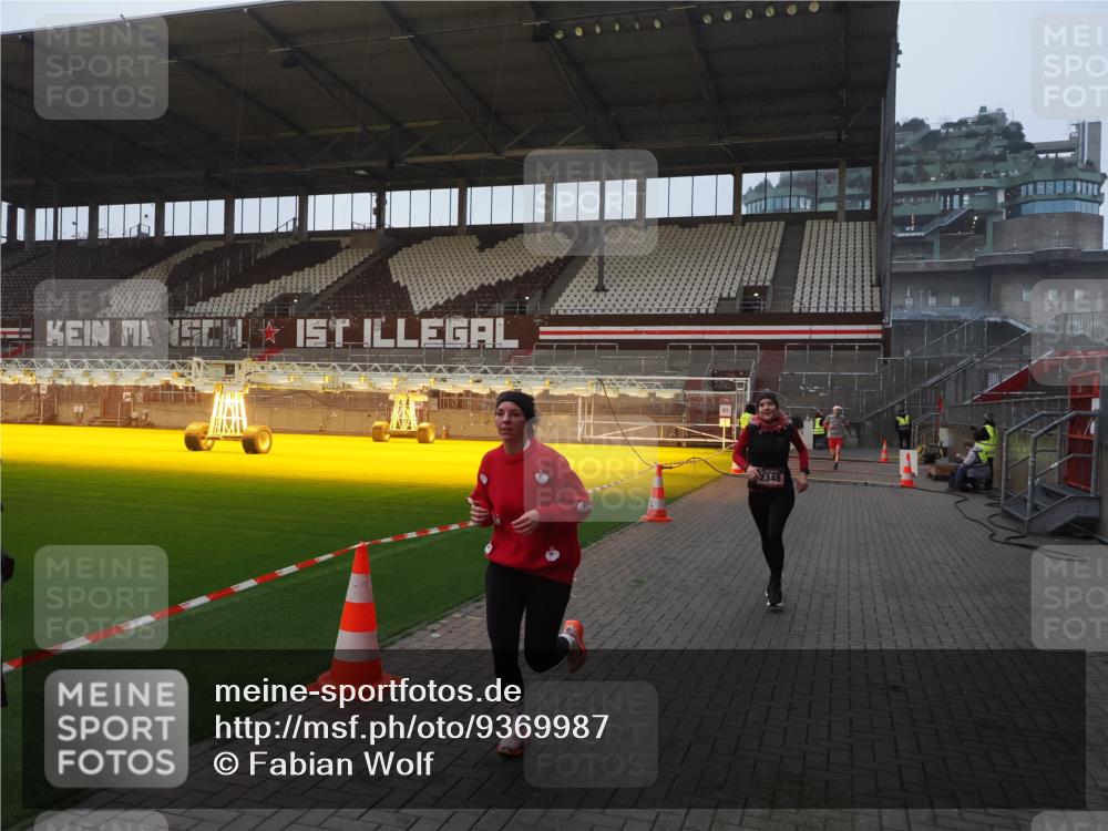 07.12.2025 - St. Pauli X-Mass-Run No. 15 Fabian Wolf http://msf.ph/oto/9369987 07.12.2025 10:00:39 Ziel 855, 1418, 1976, 2348, 3084 meine-sportfotos.de