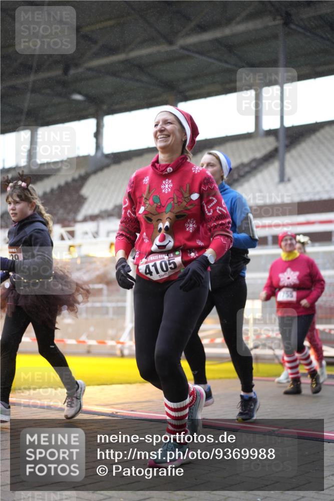 07.12.2025 - St. Pauli X-Mass-Run No. 15 Patografie http://msf.ph/oto/9369988 07.12.2025 11:31:08 Ziel 203, 329, 1595, 1755, 2428, 2429, 2430, 2492, 2493, 3181, 3182, 3184, 3238, 3239, 3352, 3436, 4105 meine-sportfotos.de