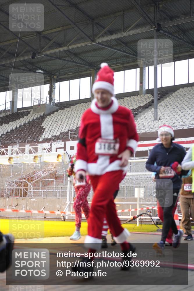 07.12.2025 - St. Pauli X-Mass-Run No. 15 Patografie http://msf.ph/oto/9369992 07.12.2025 11:31:09 Ziel 203, 329, 1755, 2428, 2429, 2430, 2492, 2493, 3181, 3182, 3184, 3238, 3239, 3352, 3436, 4105 meine-sportfotos.de