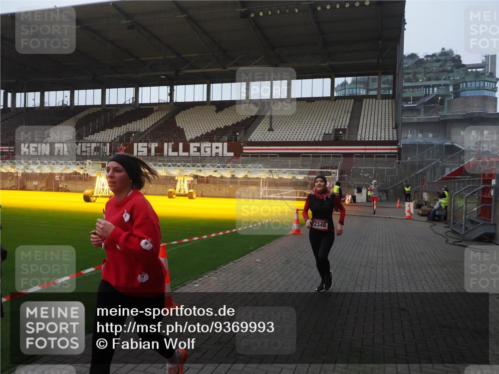 07.12.2025 - St. Pauli X-Mass-Run No. 15 Fabian Wolf http://msf.ph/oto/9369993 07.12.2025 10:00:39 Ziel 855, 1418, 1976, 2348, 3084 meine-sportfotos.de