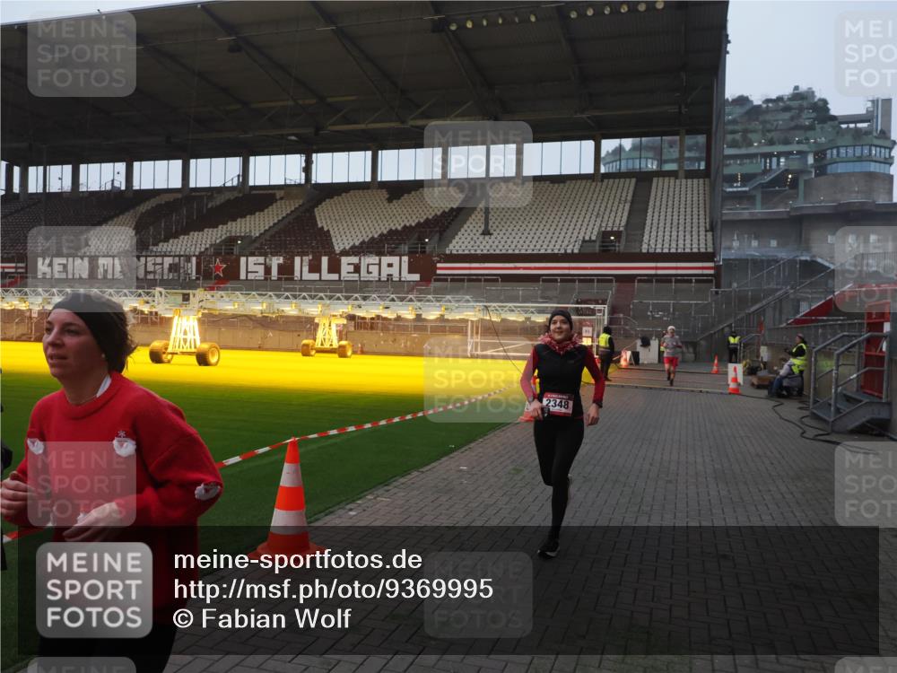 07.12.2025 - St. Pauli X-Mass-Run No. 15 Fabian Wolf http://msf.ph/oto/9369995 07.12.2025 10:00:39 Ziel 855, 1418, 1976, 2348, 3084 meine-sportfotos.de
