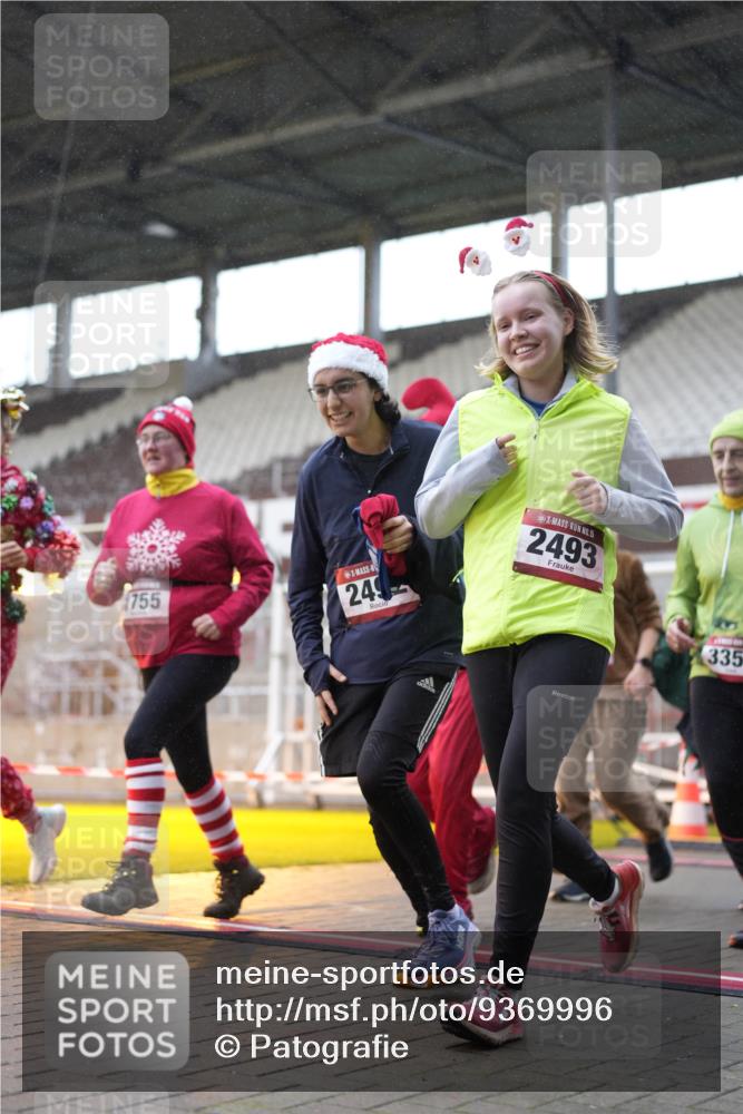 07.12.2025 - St. Pauli X-Mass-Run No. 15 Patografie http://msf.ph/oto/9369996 07.12.2025 11:31:10 Ziel 203, 329, 1755, 2428, 2429, 2430, 2492, 2493, 3181, 3182, 3184, 3238, 3239, 3352, 3436, 4105 meine-sportfotos.de