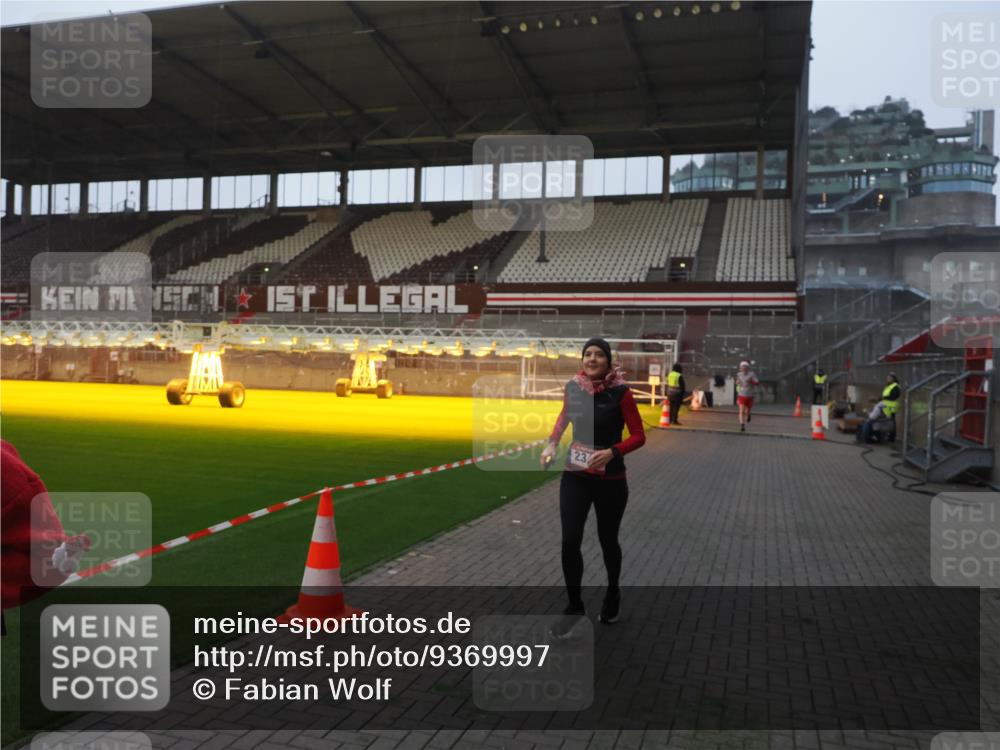 07.12.2025 - St. Pauli X-Mass-Run No. 15 Fabian Wolf http://msf.ph/oto/9369997 07.12.2025 10:00:40 Ziel 855, 1418, 1976, 2348, 3084 meine-sportfotos.de