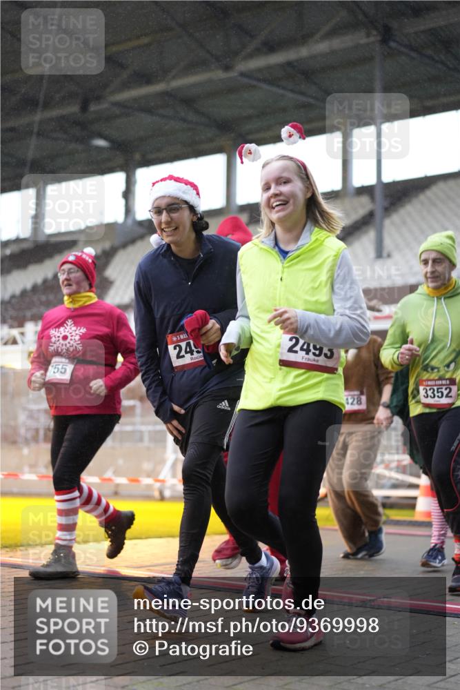 07.12.2025 - St. Pauli X-Mass-Run No. 15 Patografie http://msf.ph/oto/9369998 07.12.2025 11:31:10 Ziel 203, 329, 1755, 2428, 2429, 2430, 2492, 2493, 3181, 3182, 3184, 3238, 3239, 3352, 3436, 4105 meine-sportfotos.de