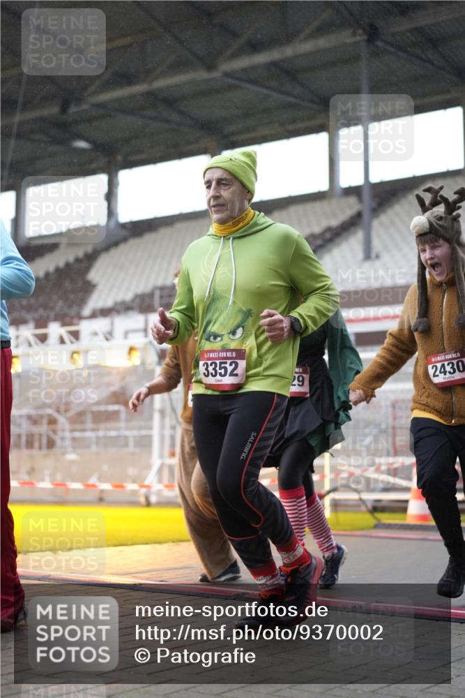 07.12.2025 - St. Pauli X-Mass-Run No. 15 Patografie http://msf.ph/oto/9370002 07.12.2025 11:31:11 Ziel 203, 329, 1755, 2428, 2429, 2430, 2492, 2493, 3181, 3182, 3184, 3238, 3239, 3352, 3436, 4105 meine-sportfotos.de
