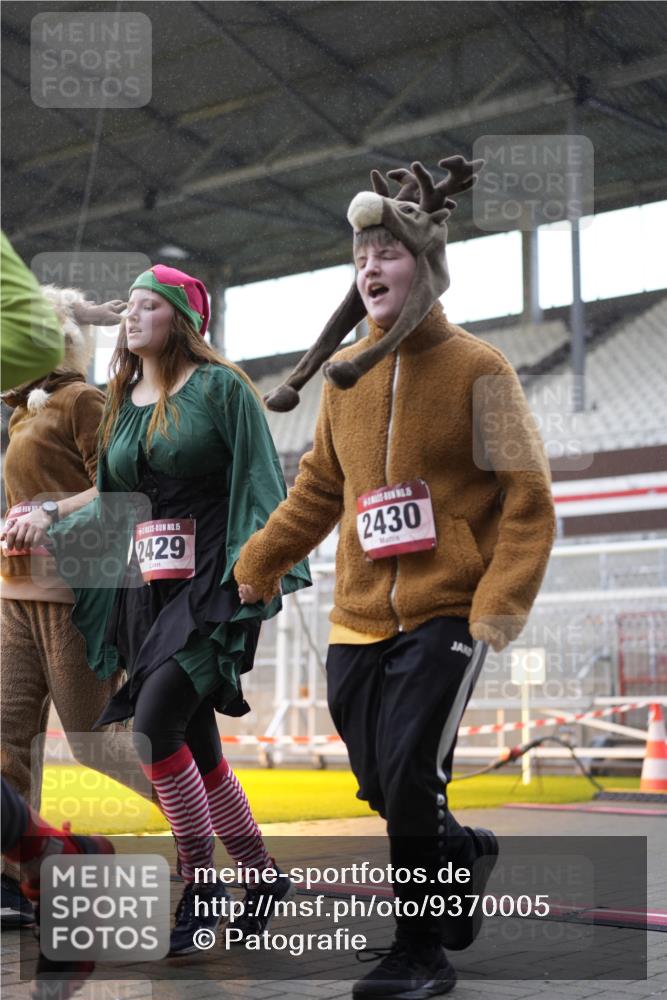 07.12.2025 - St. Pauli X-Mass-Run No. 15 Patografie http://msf.ph/oto/9370005 07.12.2025 11:31:11 Ziel 203, 329, 1755, 2428, 2429, 2430, 2492, 2493, 3181, 3182, 3184, 3238, 3239, 3352, 3436, 4105 meine-sportfotos.de