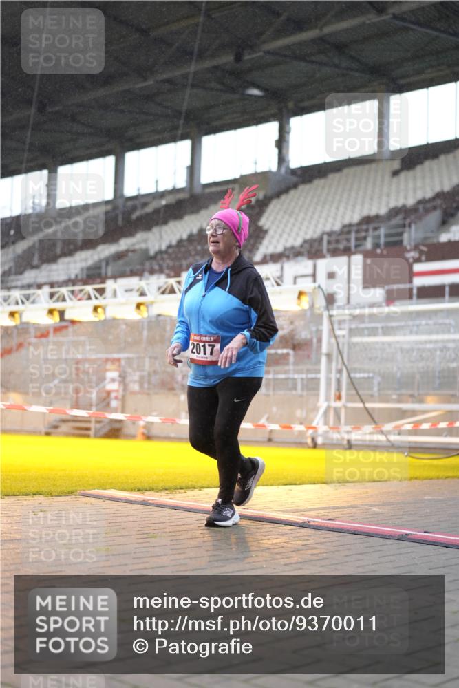07.12.2025 - St. Pauli X-Mass-Run No. 15 Patografie http://msf.ph/oto/9370011 07.12.2025 11:31:20 Ziel 331, 1755, 2017, 2428, 2429, 2430, 2492, 2493, 3181, 3182, 3184, 3238, 3239, 3352, 3436, 3600, 4105 meine-sportfotos.de