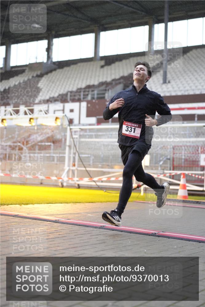 07.12.2025 - St. Pauli X-Mass-Run No. 15 Patografie http://msf.ph/oto/9370013 07.12.2025 11:31:22 Ziel 331, 1755, 2017, 2428, 2429, 2430, 2492, 2493, 3181, 3182, 3184, 3238, 3239, 3352, 3436, 3600, 4105 meine-sportfotos.de
