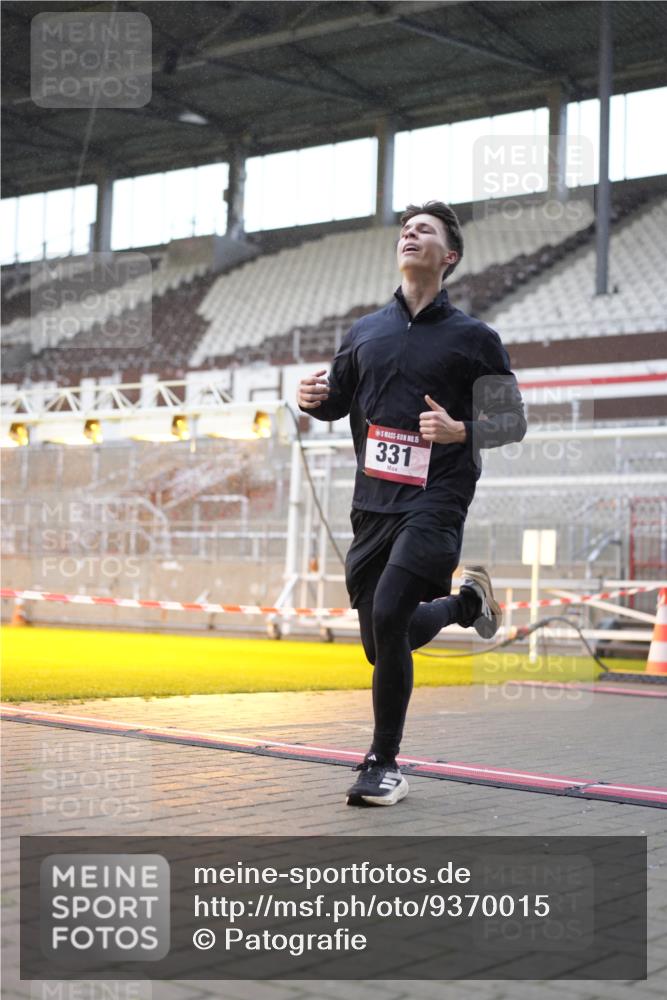 07.12.2025 - St. Pauli X-Mass-Run No. 15 Patografie http://msf.ph/oto/9370015 07.12.2025 11:31:22 Ziel 331, 1755, 2017, 2428, 2429, 2430, 2492, 2493, 3181, 3182, 3184, 3238, 3239, 3352, 3436, 3600, 4105 meine-sportfotos.de