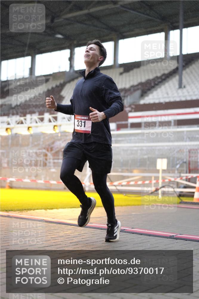 07.12.2025 - St. Pauli X-Mass-Run No. 15 Patografie http://msf.ph/oto/9370017 07.12.2025 11:31:22 Ziel 331, 1755, 2017, 2428, 2429, 2430, 2492, 2493, 3181, 3182, 3184, 3238, 3239, 3352, 3436, 3600, 4105 meine-sportfotos.de