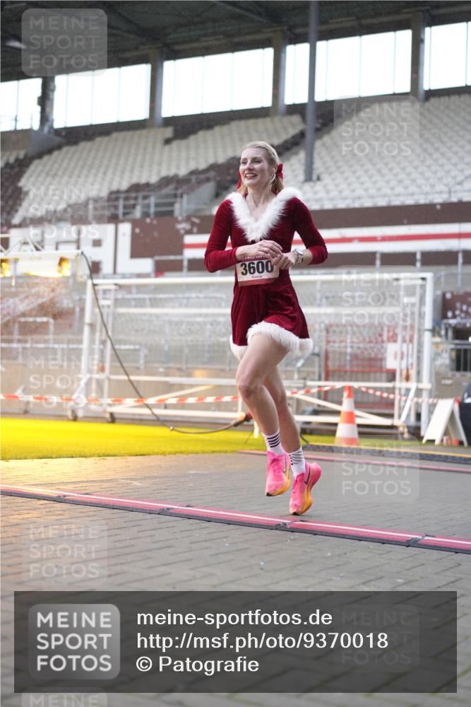 07.12.2025 - St. Pauli X-Mass-Run No. 15 Patografie http://msf.ph/oto/9370018 07.12.2025 11:31:23 Ziel 331, 1755, 2017, 2428, 2429, 2430, 2492, 2493, 3087, 3181, 3182, 3184, 3352, 3600 meine-sportfotos.de