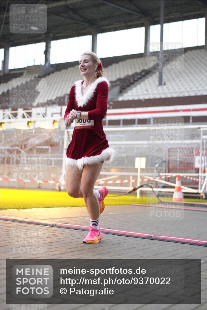 07.12.2025 - St. Pauli X-Mass-Run No. 15 Patografie http://msf.ph/oto/9370022 07.12.2025 11:31:24 Ziel 331, 1755, 2017, 2428, 2429, 2430, 2492, 2493, 3087, 3181, 3182, 3352, 3600 meine-sportfotos.de