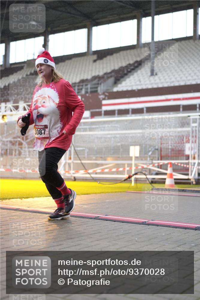 07.12.2025 - St. Pauli X-Mass-Run No. 15 Patografie http://msf.ph/oto/9370028 07.12.2025 11:31:29 Ziel 331, 2017, 3087, 3600 meine-sportfotos.de