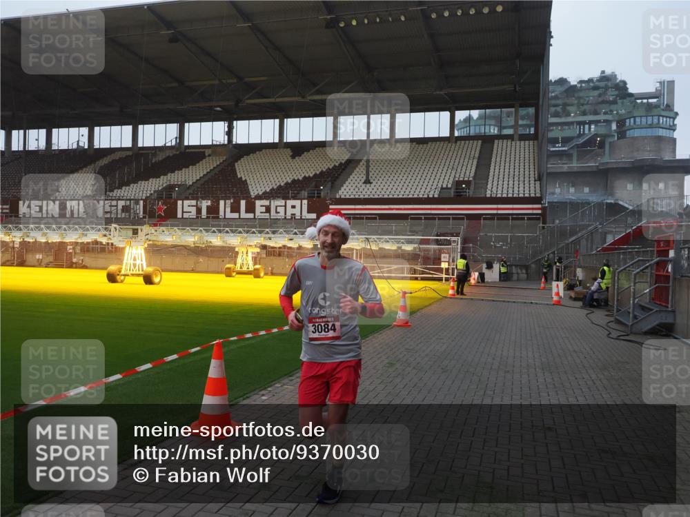 07.12.2025 - St. Pauli X-Mass-Run No. 15 Fabian Wolf http://msf.ph/oto/9370030 07.12.2025 10:00:45 Ziel 855, 1418, 1976, 2348, 3084 meine-sportfotos.de