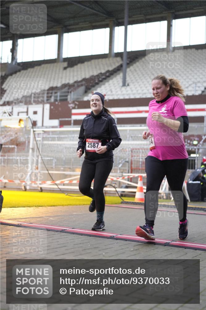 07.12.2025 - St. Pauli X-Mass-Run No. 15 Patografie http://msf.ph/oto/9370033 07.12.2025 11:31:37 Ziel 331, 2497, 2523, 2527, 2587, 2654, 2656, 3087, 3600 meine-sportfotos.de