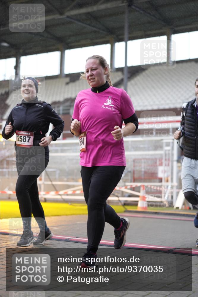 07.12.2025 - St. Pauli X-Mass-Run No. 15 Patografie http://msf.ph/oto/9370035 07.12.2025 11:31:38 Ziel 2497, 2523, 2527, 2587, 2654, 2656, 3087, 3600, 3678 meine-sportfotos.de