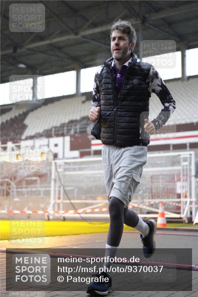 07.12.2025 - St. Pauli X-Mass-Run No. 15 Patografie http://msf.ph/oto/9370037 07.12.2025 11:31:39 Ziel 2497, 2523, 2527, 2587, 2654, 2656, 3087, 3600, 3678 meine-sportfotos.de