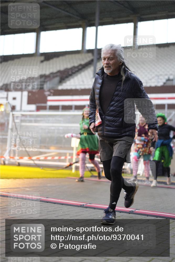 07.12.2025 - St. Pauli X-Mass-Run No. 15 Patografie http://msf.ph/oto/9370041 07.12.2025 11:31:40 Ziel 2048, 2497, 2523, 2527, 2587, 2654, 2656, 3087, 3678 meine-sportfotos.de