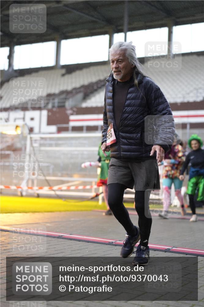 07.12.2025 - St. Pauli X-Mass-Run No. 15 Patografie http://msf.ph/oto/9370043 07.12.2025 11:31:41 Ziel 2048, 2497, 2523, 2527, 2587, 2654, 2656, 3087, 3678 meine-sportfotos.de