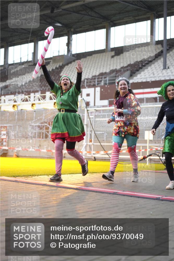 07.12.2025 - St. Pauli X-Mass-Run No. 15 Patografie http://msf.ph/oto/9370049 07.12.2025 11:31:42 Ziel 2048, 2497, 2523, 2527, 2587, 2654, 2656, 3087, 3678 meine-sportfotos.de
