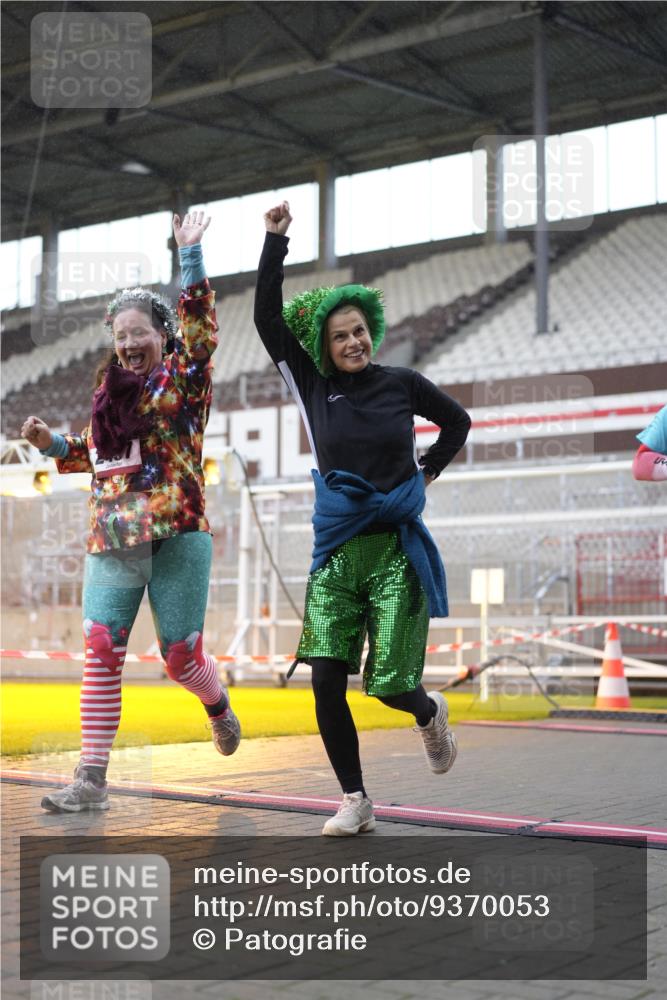 07.12.2025 - St. Pauli X-Mass-Run No. 15 Patografie http://msf.ph/oto/9370053 07.12.2025 11:31:43 Ziel 2048, 2497, 2523, 2527, 2587, 2654, 2656, 3087, 3678 meine-sportfotos.de