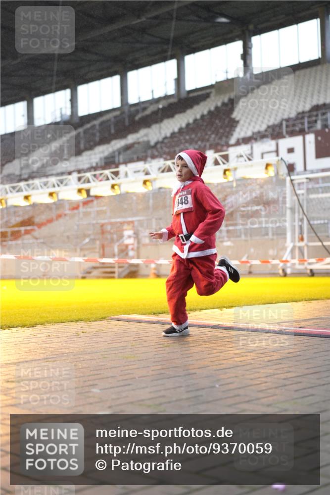 07.12.2025 - St. Pauli X-Mass-Run No. 15 Patografie http://msf.ph/oto/9370059 07.12.2025 11:31:45 Ziel 2048, 2050, 2497, 2523, 2527, 2587, 2654, 2656, 3678, 4633, 4642 meine-sportfotos.de
