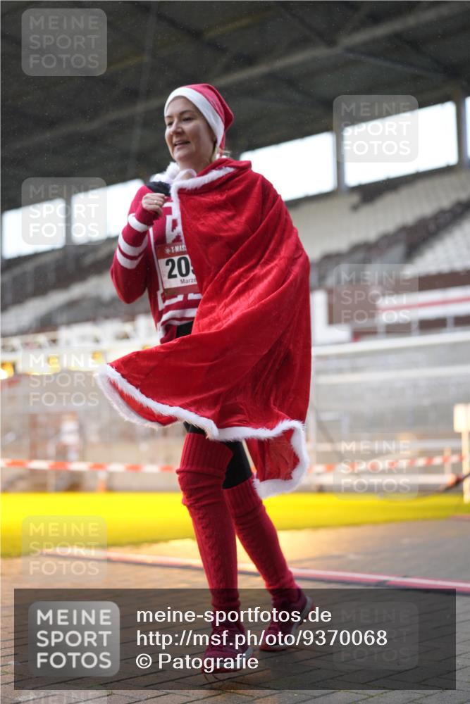 07.12.2025 - St. Pauli X-Mass-Run No. 15 Patografie http://msf.ph/oto/9370068 07.12.2025 11:31:50 Ziel 2048, 2050, 2120, 2497, 2523, 2527, 2587, 2654, 2656, 3678, 4633, 4640, 4642 meine-sportfotos.de