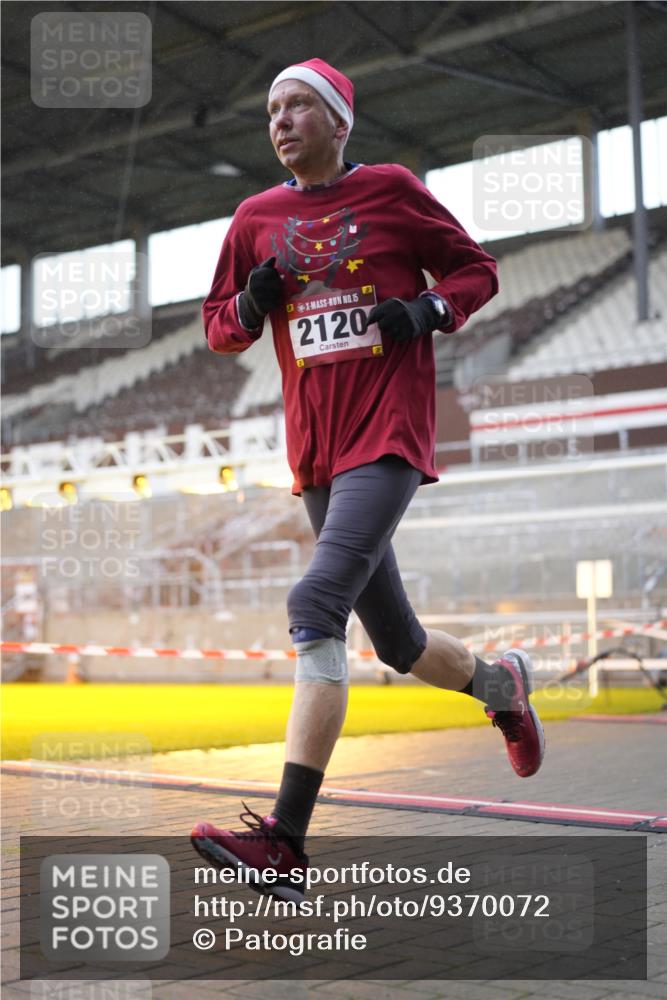 07.12.2025 - St. Pauli X-Mass-Run No. 15 Patografie http://msf.ph/oto/9370072 07.12.2025 11:31:51 Ziel 2048, 2050, 2120, 2497, 2523, 2527, 2587, 2654, 2656, 3678, 4633, 4640, 4642 meine-sportfotos.de